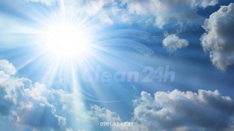 Các lý do tuyệt đối không nên vệ sinh kính khi trời nắng gắt