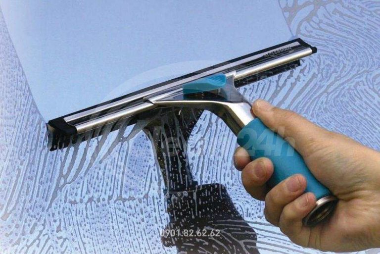 Cách lựa chọn dịch vụ vệ sinh kính nhà cao tầng