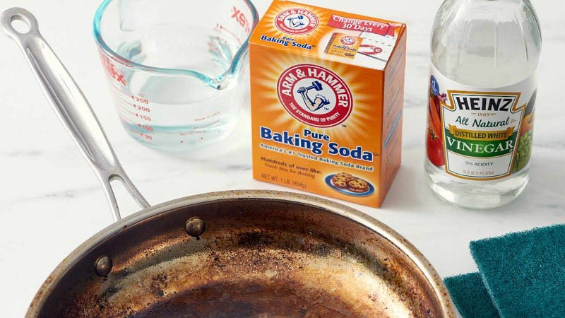 Cách rửa nồi bị cháy bằng baking soda và giấm