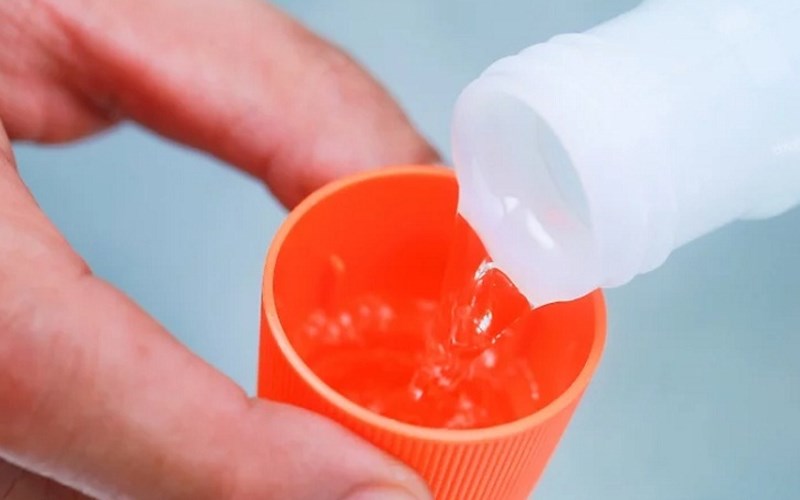Xử lý nồi bị cháy bằng chất tẩy rửa chuyên dụng