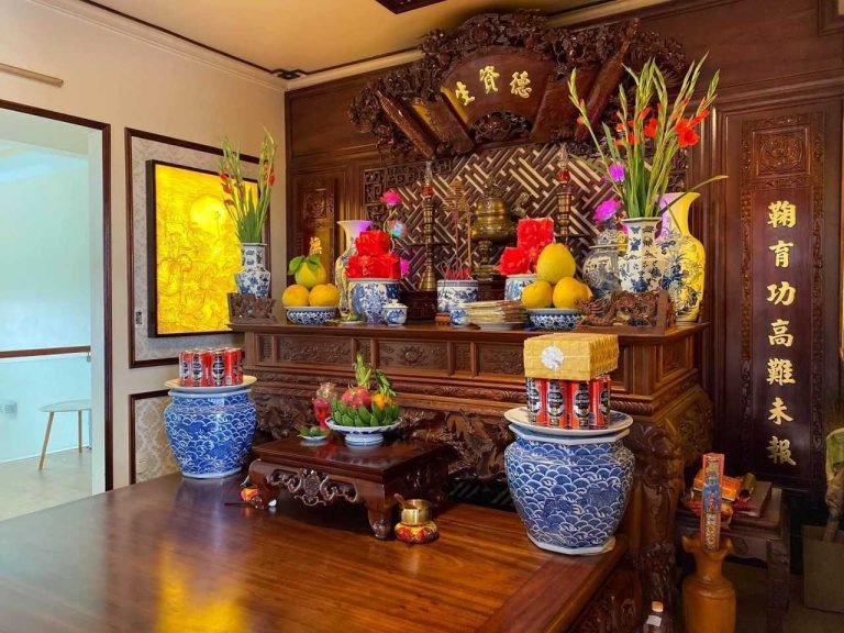 Sắp xếp bàn thờ gia tiên đúng cách, chuẩn phong thuỷ và mang sự thịnh vượng