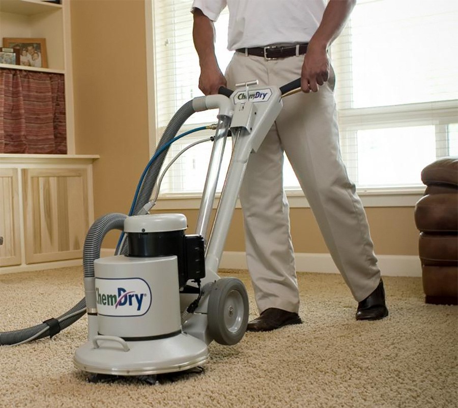 Giặt thảm bằng thiết bị vệ sinh chuyên dụng