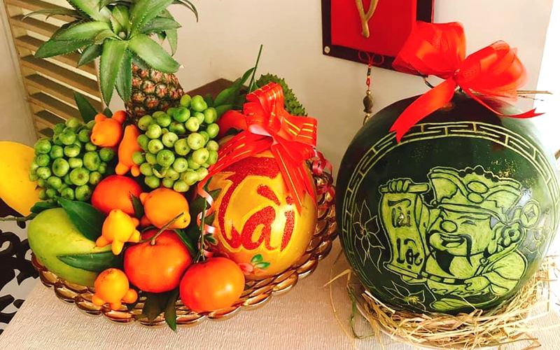 Dưa hấu khắc chữ là điểm nhấn của mâm ngũ quả
