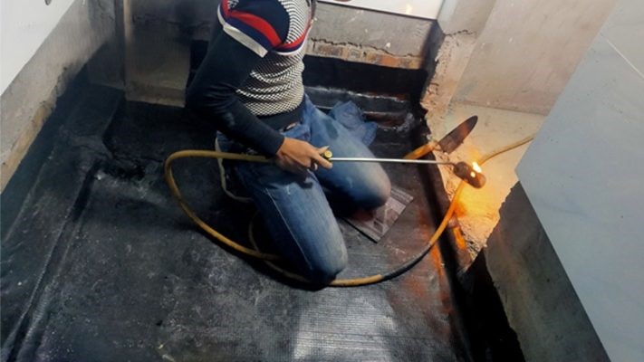 Chống thấm nhà vệ sinh bằng màng khò chống thấm