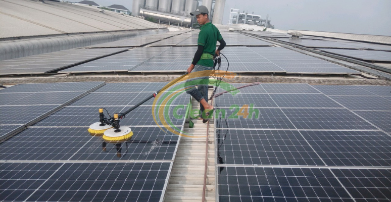 Hướng dẫn cách vệ sinh pin năng lượng mặt trời