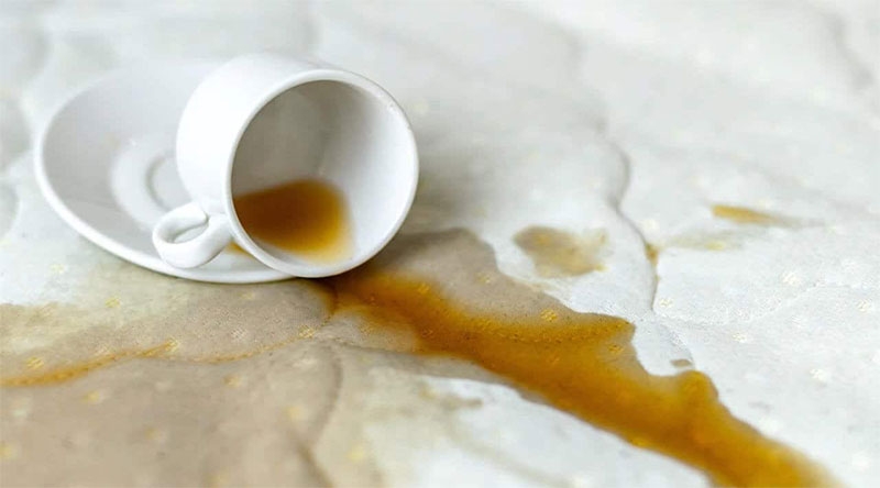 Nguyên nhân gây ra các vết ố vàng trên nệm